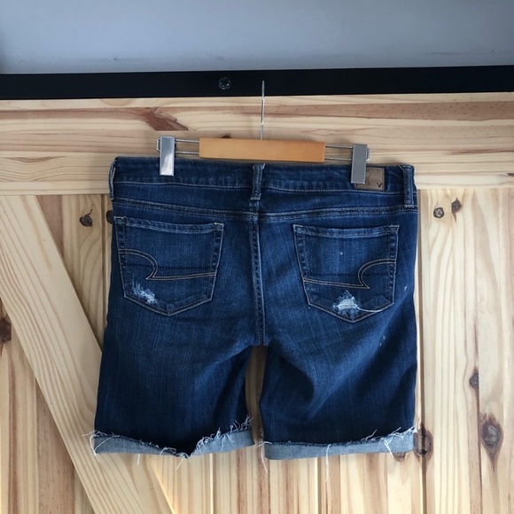 American Eagle distressed shorts. Stretch. Size 8. - Picture 4 of 5